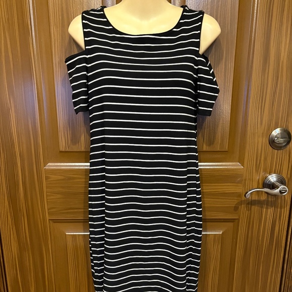 Share  WHBM Black & White Stripe Sheath Dress Cold Shoulder Sleeves Women's XS - Picture 1 of 7